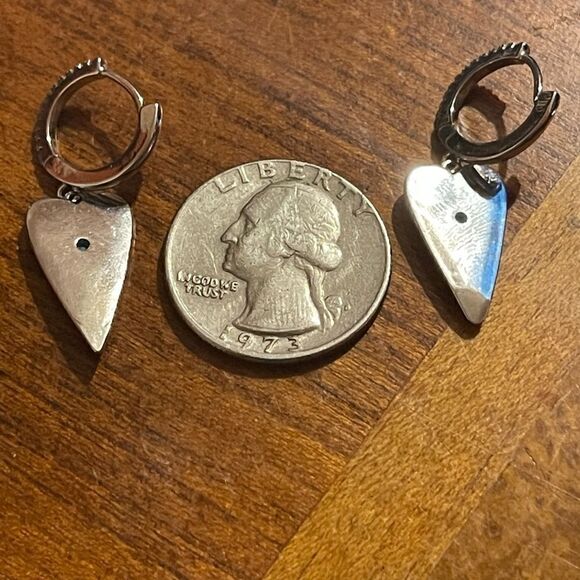 Silver tone heart shaped dangle earrings with evil eye - Picture 3 of 4